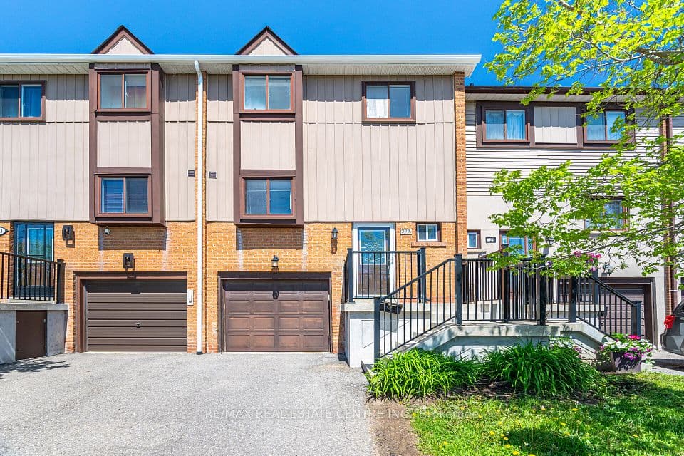 122 Moregate Crescent, Brampton, ON L6S 3K9 – photo 2