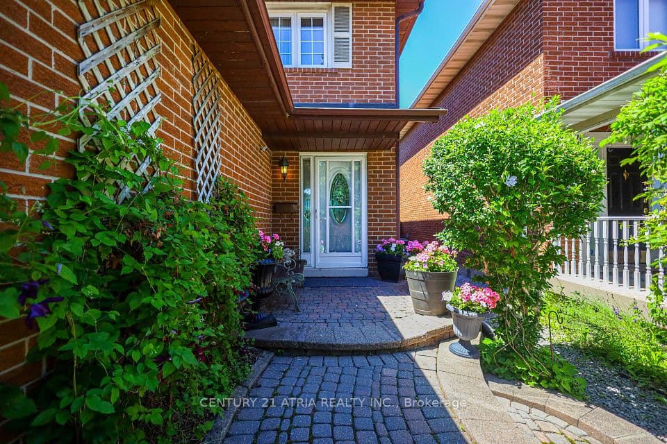 4151 Tea Garden Circle, Mississauga, ON L5B 2Y9 – photo 2