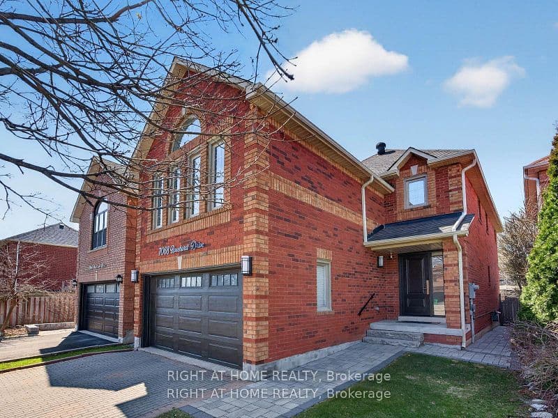 7068 Rosehurst Drive, Mississauga, ON L5N 6Y8 – photo 3