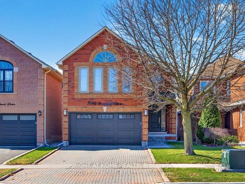 7068 Rosehurst Drive, Mississauga, ON L5N 6Y8 – photo 2