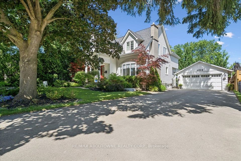 489 Rebecca Street, Oakville, ON L6K 1K8 – photo 3