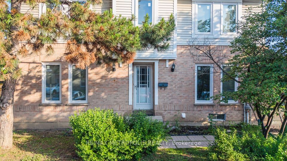 63 Wickstead Court, Brampton, ON L6R 1N8 – photo 3
