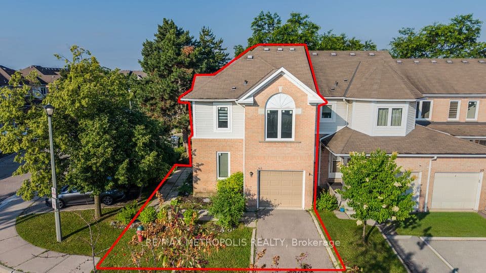 63 Wickstead Court, Brampton, ON L6R 1N8 – photo 2