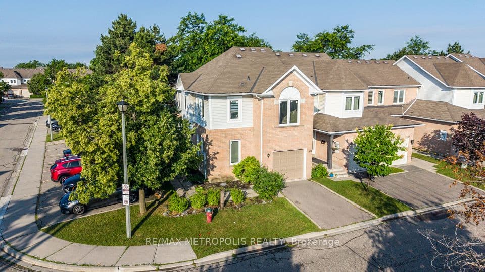 63 Wickstead Court, Brampton, ON L6R 1N8 – main photo