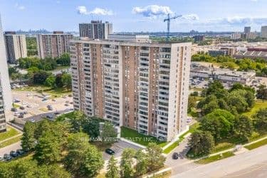 15 Kensington Road 409, Brampton, ON L6T 3W2 – main photo