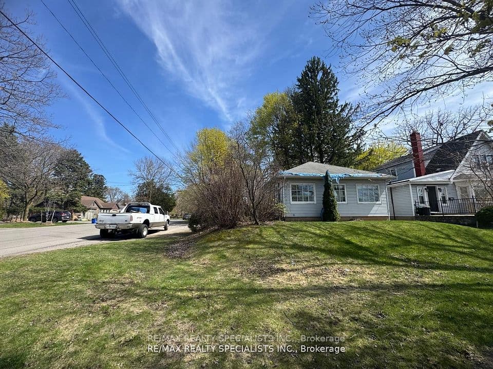 990-992 Birchwood Avenue, Burlington, ON L7T 2H8 – photo 2