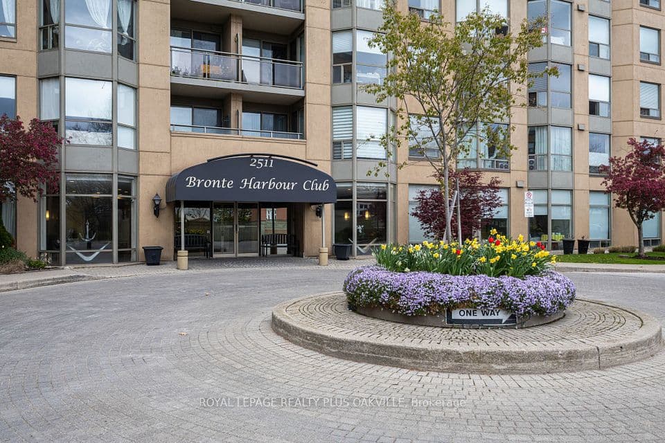 2511 Lakeshore Road W 311, Oakville, ON L6L 6L9 – main photo