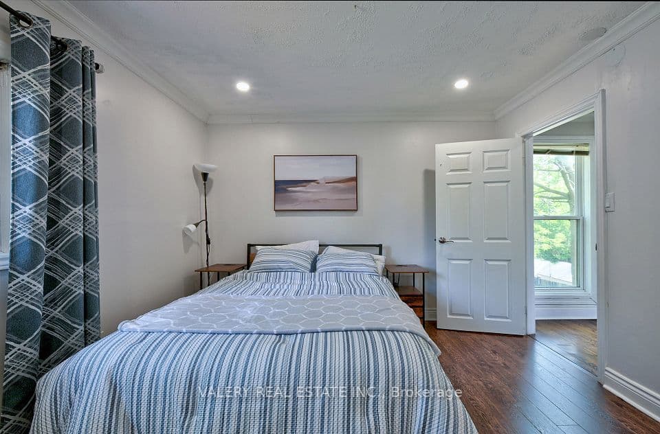 2314 Belyea Street, Oakville, ON L6L 1N6 – photo 2