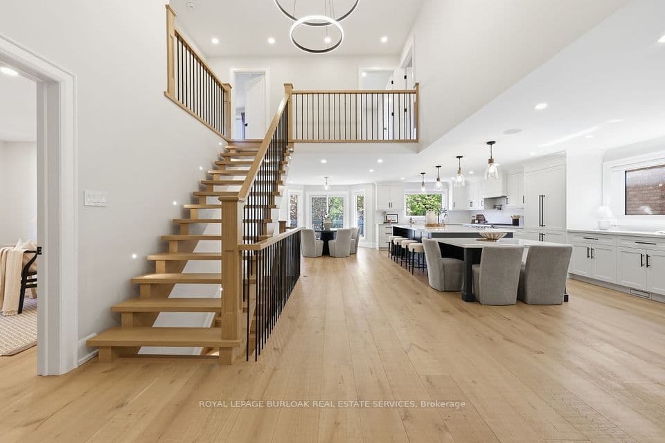 2029 Kempton Park Drive, Mississauga, ON L5M 2Z4 – main photo