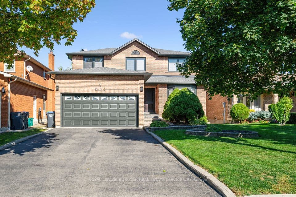 2029 Kempton Park Drive, Mississauga, ON L5M 2Z4 – photo 2