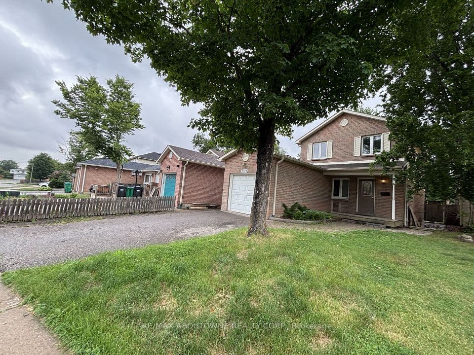 3072 Patrick Crescent, Mississauga, ON L5N 3G5 – photo 2