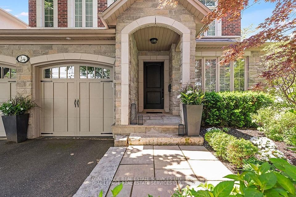 24 Jopling Avenue N, Toronto, ON M9B 4E7 – photo 3