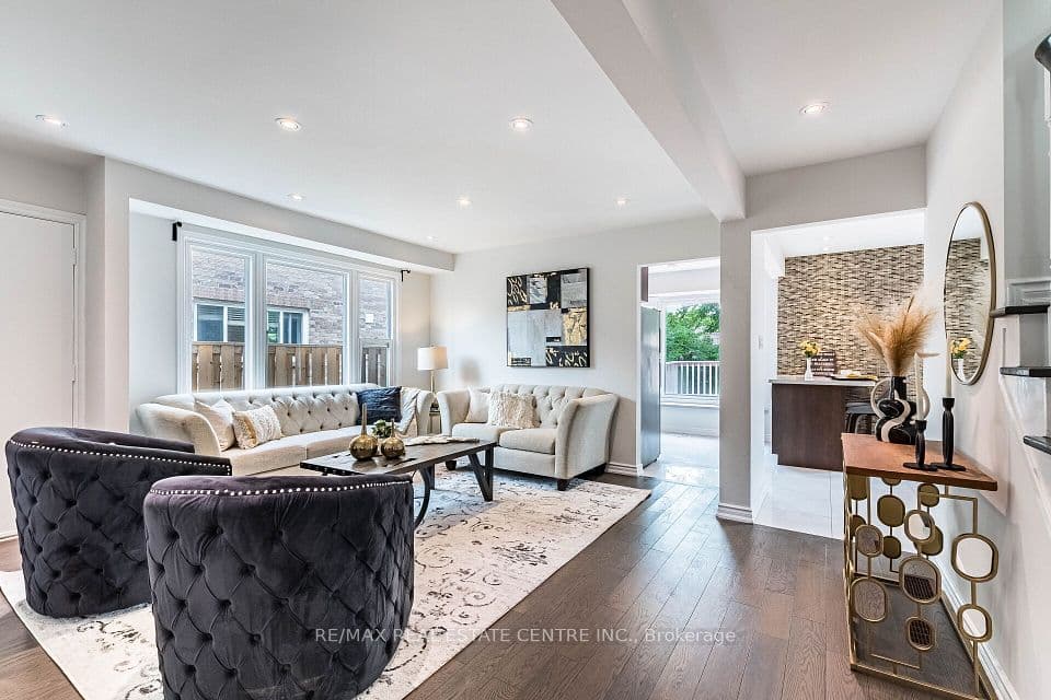 1124 Shagbark Crescent, Mississauga, ON L5C 3N7 – photo 3