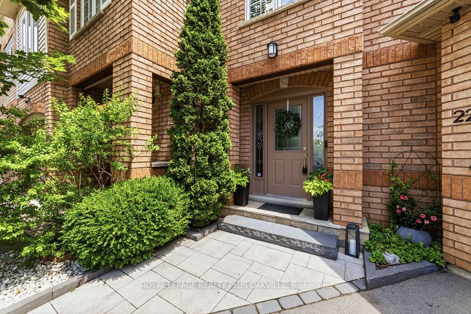 1489 Heritage Way 22, Oakville, ON L6M 4M6 – photo 2