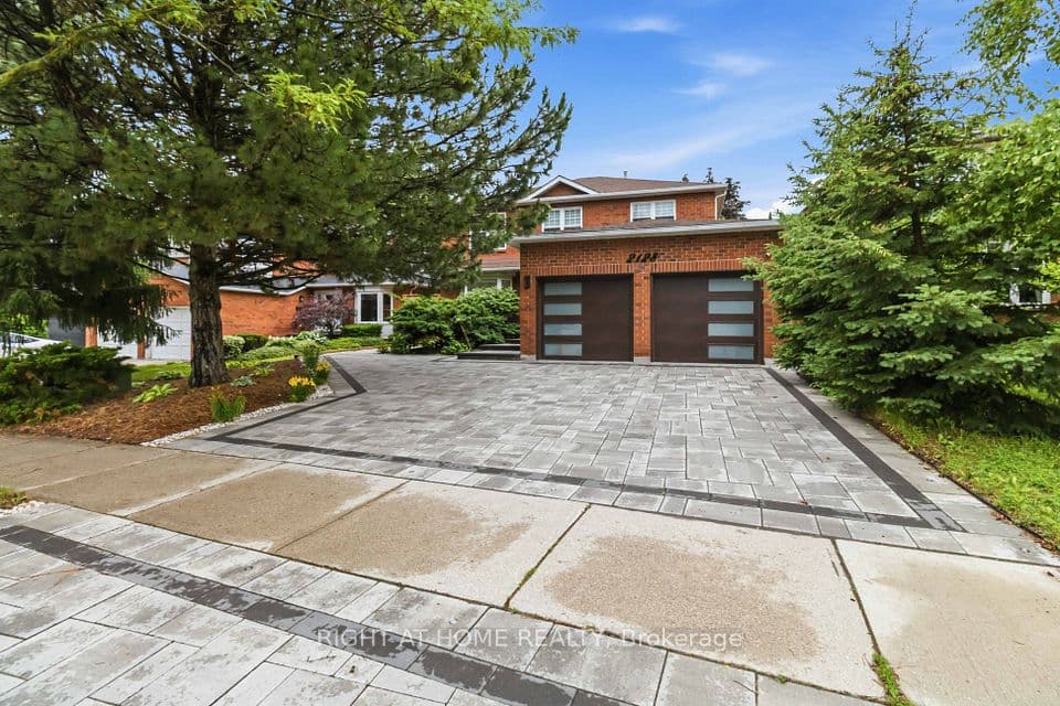 2128 8th Line, Oakville, ON L6H 4W3 – main photo