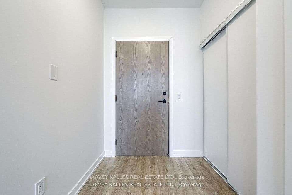 2300 St Clair Avenue W 1001, Toronto, ON M6P 0B3 – photo 2