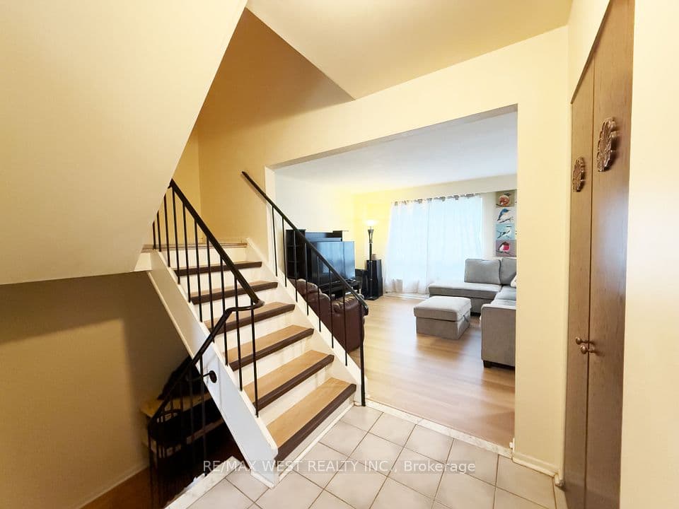 19 Gosford Boulevard 3, Toronto, ON M3N 2G7 – photo 2