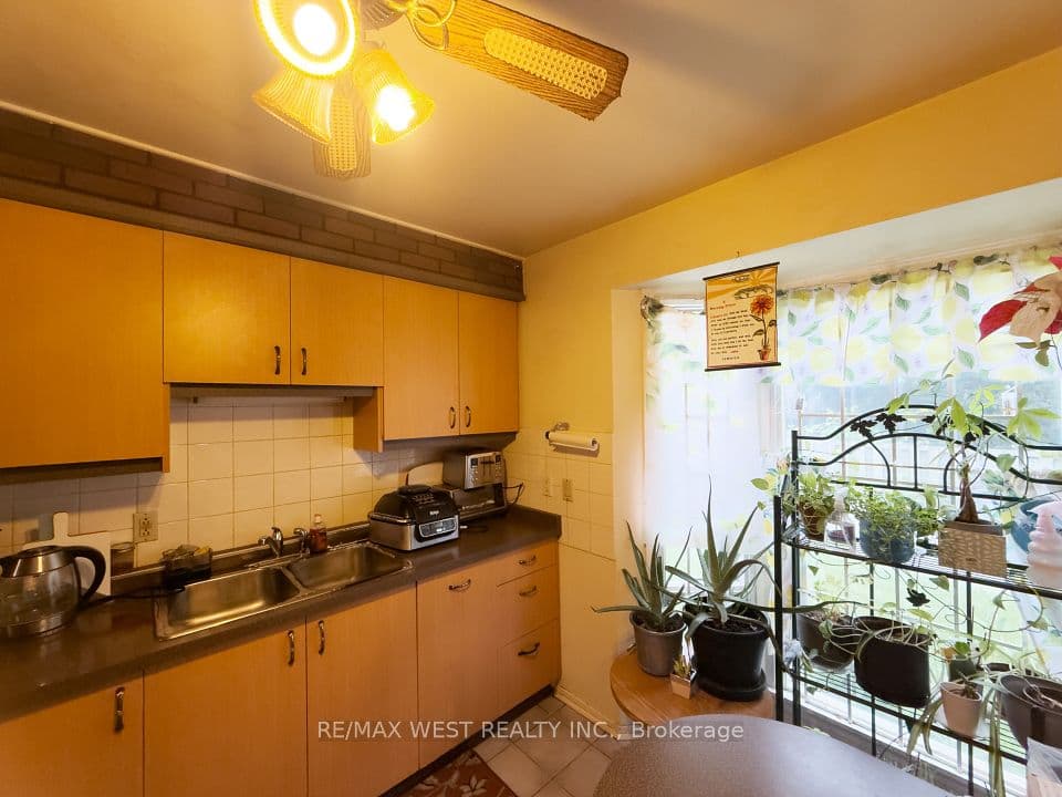 19 Gosford Boulevard 3, Toronto, ON M3N 2G7 – photo 3