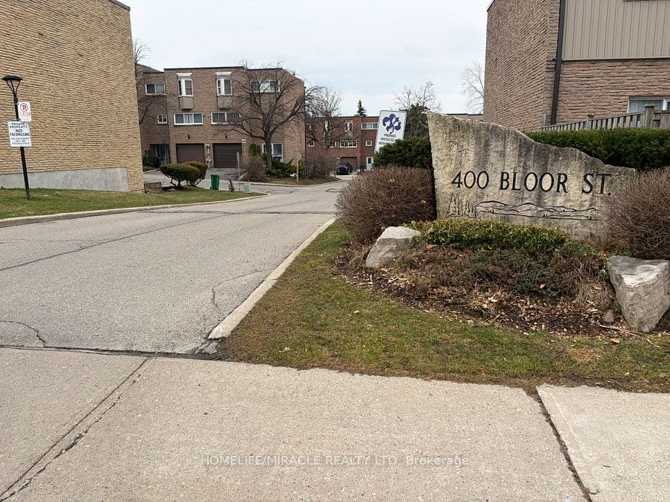 400 Bloor Street 58, Mississauga, ON L5A 3M8 – main photo