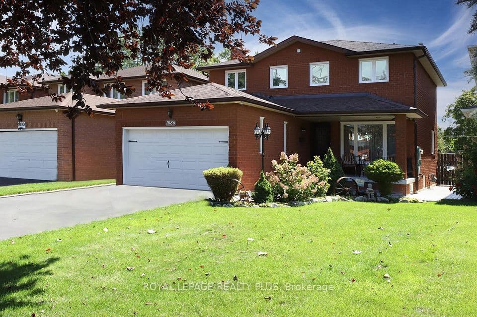 1086 Hedge Drive, Mississauga, ON L4Y 1G2 – photo 2