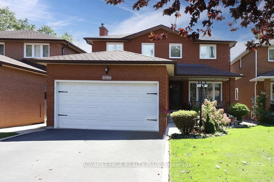 1086 Hedge Drive, Mississauga, ON L4Y 1G2 – main photo