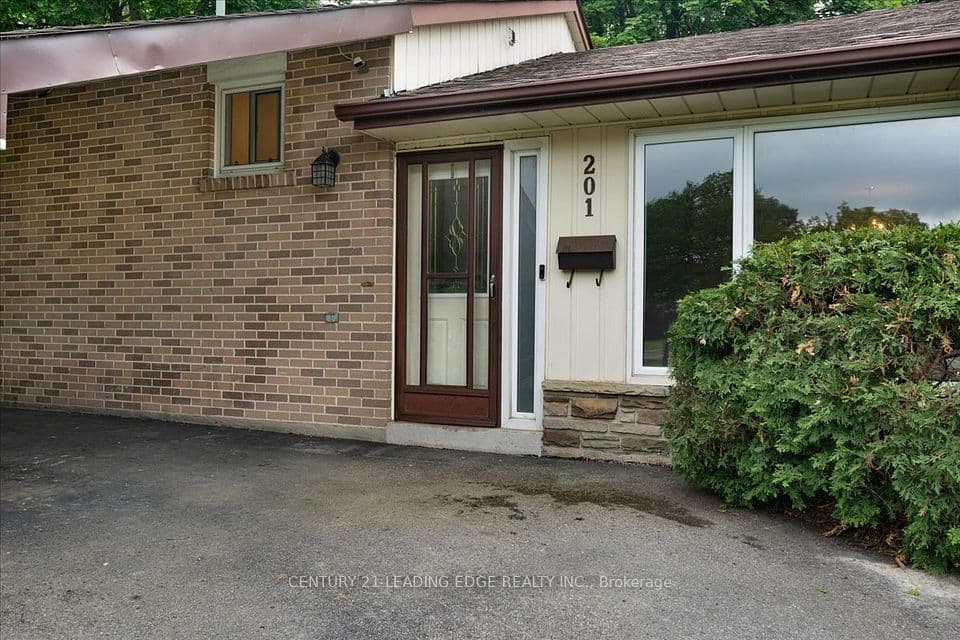 201 Mcmurchy Avenue S, Brampton, ON L6Y 1Z2 – photo 3