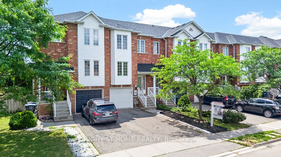 101 Wilmont Court, Brampton, ON L6X 4Z7 – photo 2