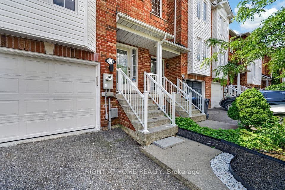 101 Wilmont Court, Brampton, ON L6X 4Z7 – photo 3
