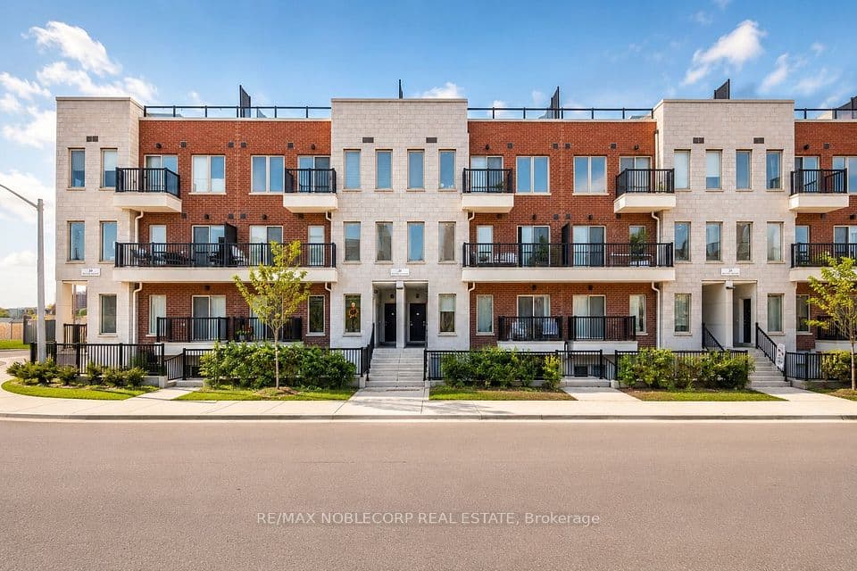 39 John Perkins Bull Drive 22, Toronto, ON M3K 0C3 – main photo