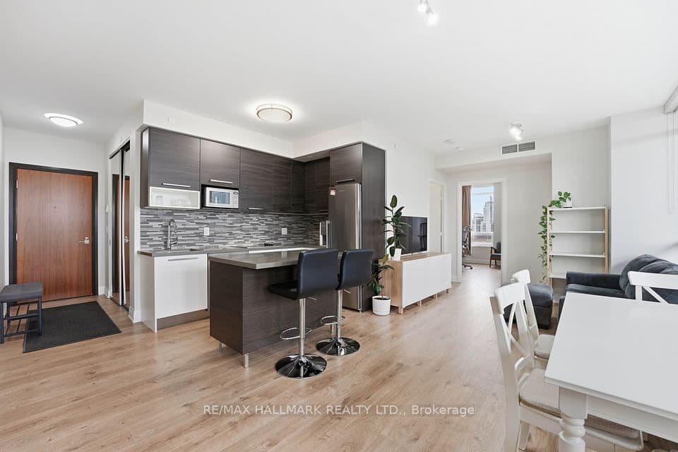 36 Park Lawn Road 710, Toronto, ON M8Y 0E5 – main photo