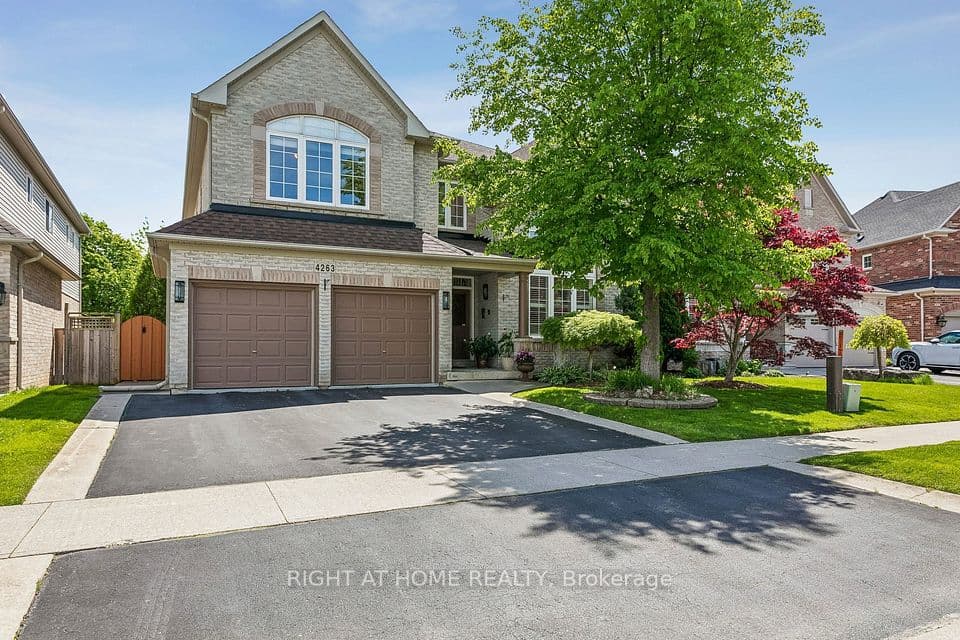 4263 Couples Crescent, Burlington, ON L7M 4Z2 – main photo