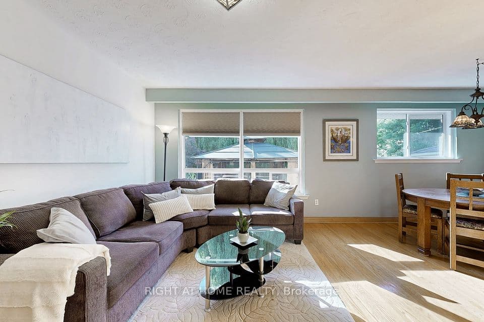 907 Fourth Street, Mississauga, ON L5E 1J8 – photo 3