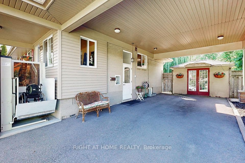 907 Fourth Street, Mississauga, ON L5E 1J8 – photo 2