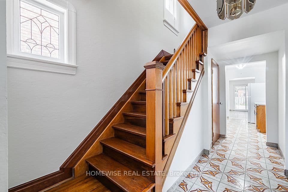 25 Marlee Avenue, Toronto, ON M6E 3B1 – photo 2