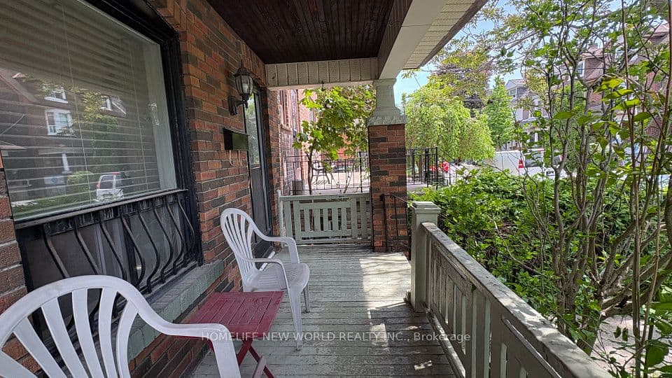 8 Burnfield Avenue, Toronto, ON M6G 1Y5 – photo 3