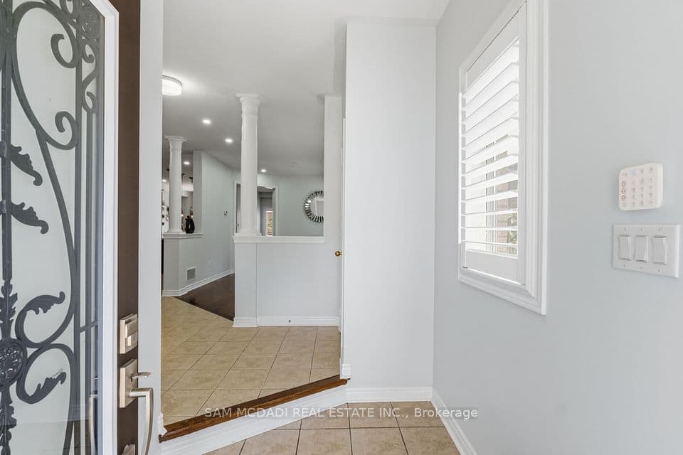 5604 Doctor Peddle Crescent, Mississauga, ON L5M 0K6 – photo 2