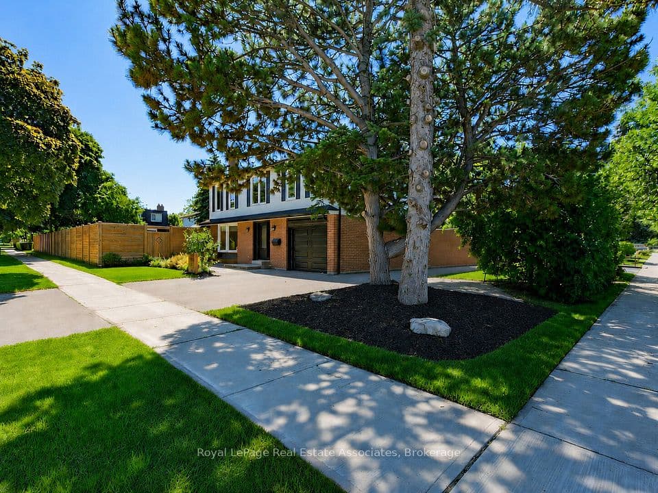 2441 Winthrop Crescent, Mississauga, ON L5K 2A8 – photo 2