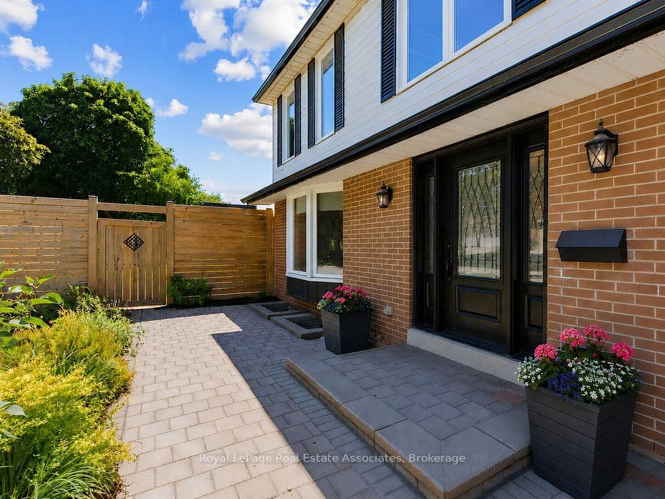 2441 Winthrop Crescent, Mississauga, ON L5K 2A8 – photo 3