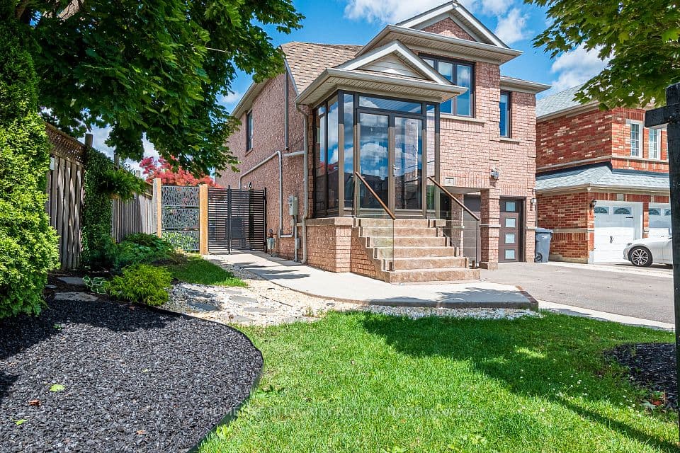 4 Silverbell Court, Brampton, ON L7A 3V3 – photo 2