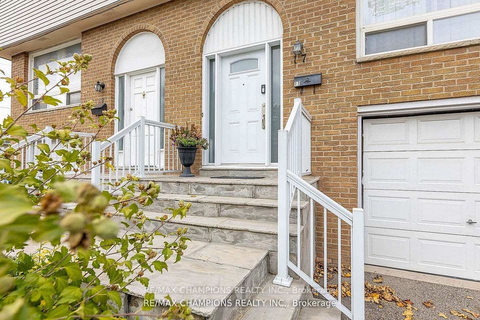 3525 Brandon Gate Drive 17, Mississauga, ON L4T 3M3 – main photo
