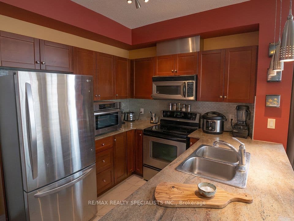 3504 Hurontario Street 307, Mississauga, ON L5B 0B9 – photo 2
