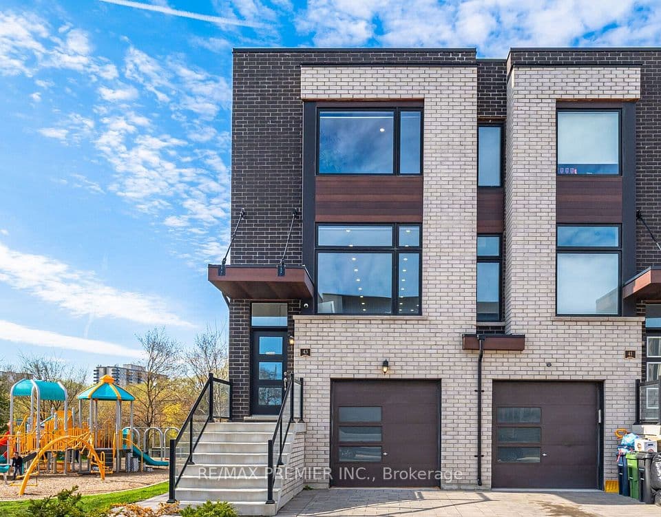 43 Wild Rose Gardens, Toronto, ON M6L 0A5 – main photo