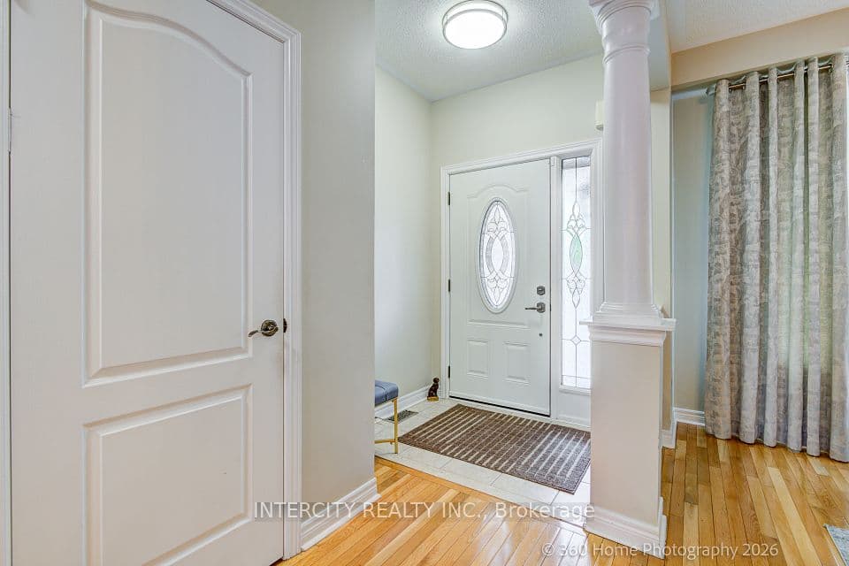 27 Modesto Crescent, Brampton, ON L6P 1K2 – photo 2