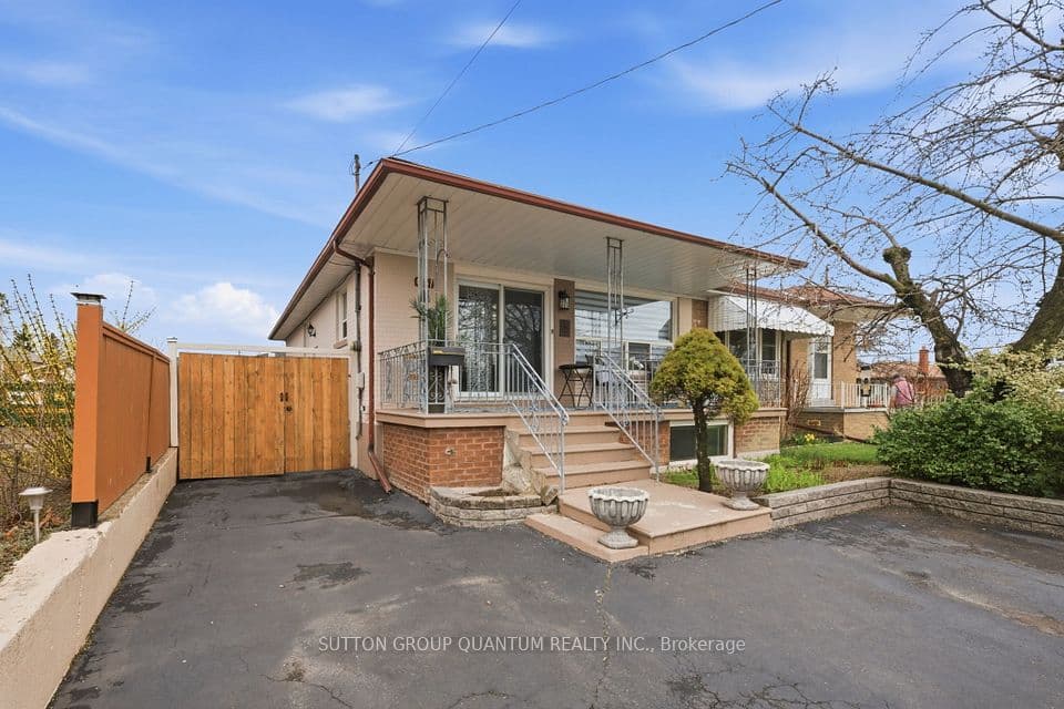 1257 Alexandra Avenue, Mississauga, ON L5E 2A7 – photo 2