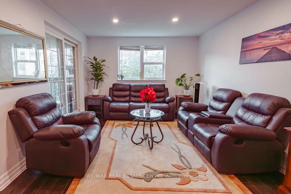 1055 Dundas Street E 190, Mississauga, ON L4Y 3X6 – photo 3