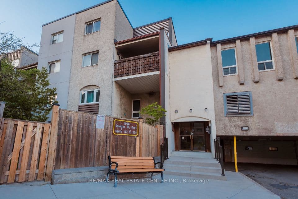 1055 Dundas Street E 190, Mississauga, ON L4Y 3X6 – main photo