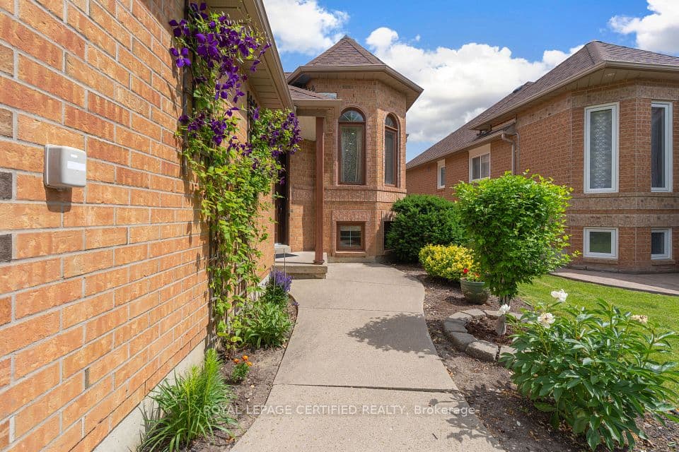 45 Springview Drive, Brampton, ON L6X 4M3 – photo 3