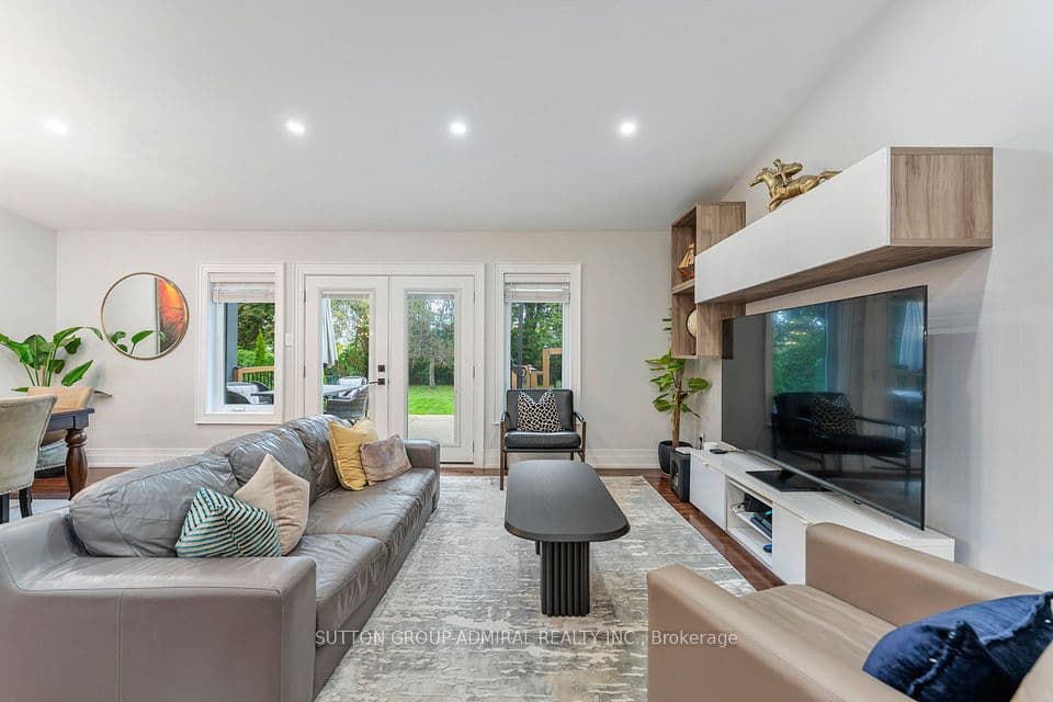 41 Waterford Drive, Toronto, ON M9R 2N5 – photo 3