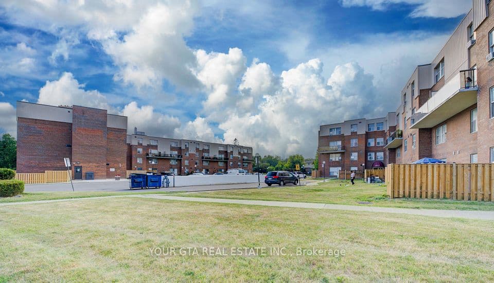 1055 B Forestwood Drive 122, Mississauga, ON L5C 2T8 – main photo