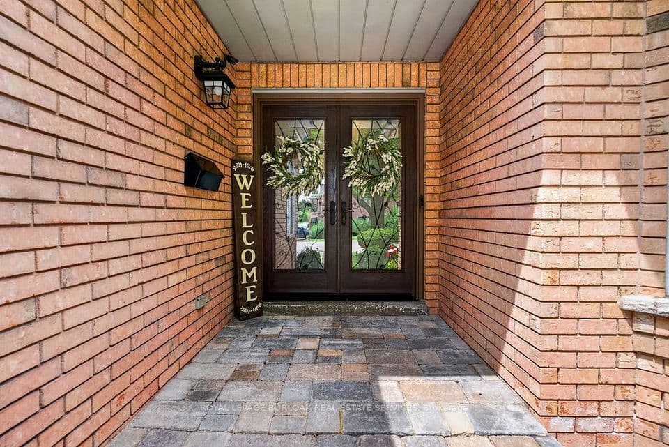 3334 Trelawny Circle, Mississauga, ON L5N 6N5 – photo 2